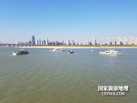 江西開(kāi)展呵護(hù)一湖清水，嚴(yán)厲打擊非法采砂行動(dòng)（圖）