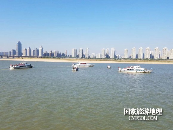 江西開(kāi)展呵護(hù)一湖清水，嚴(yán)厲打擊非法采砂行動(dòng)（圖）